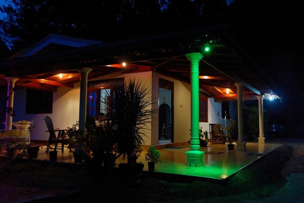 Damith Tourist Inn Mirissa Exterior foto